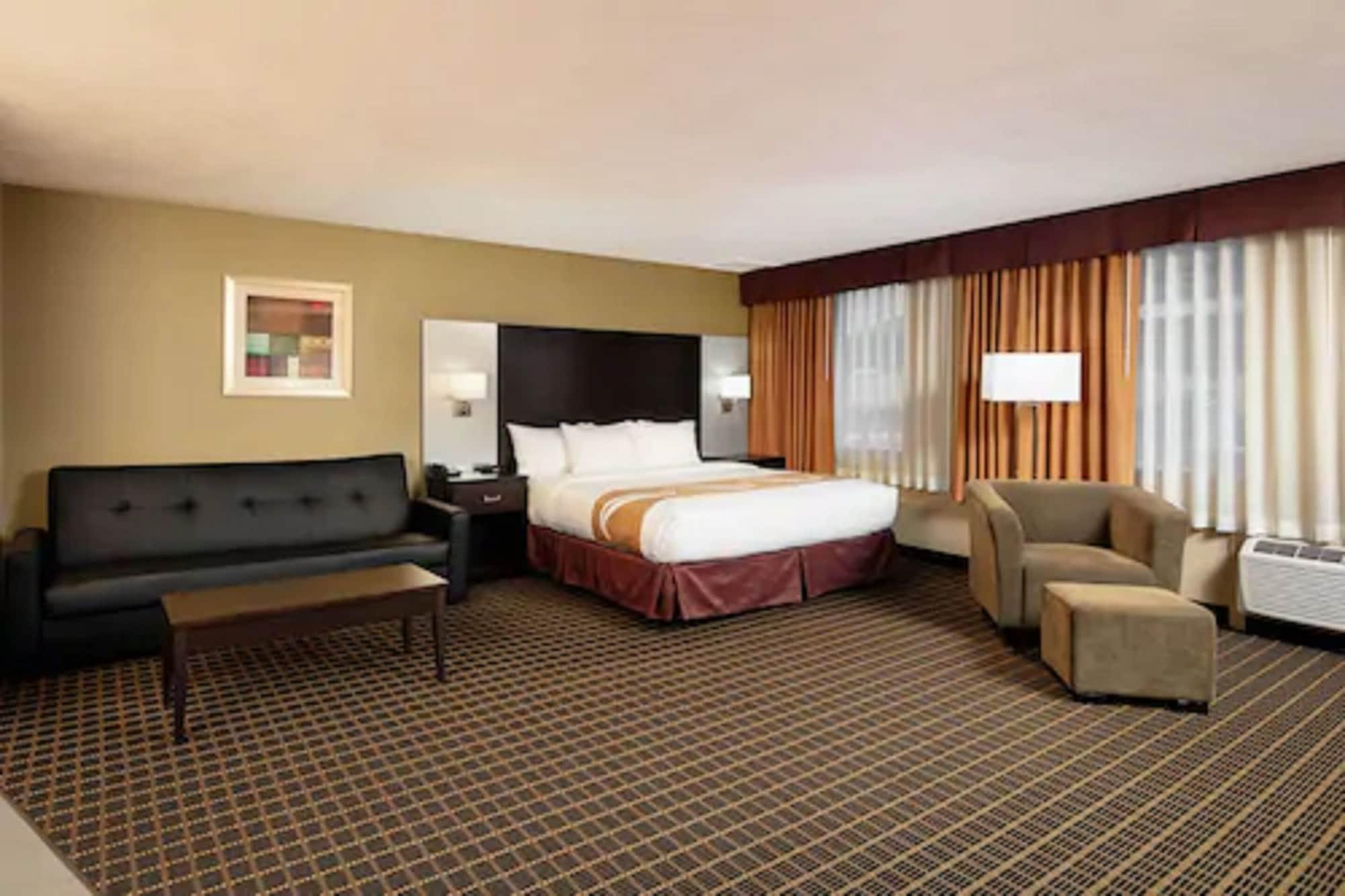 Quality Inn & Suites Downtown Виндзор Экстерьер фото