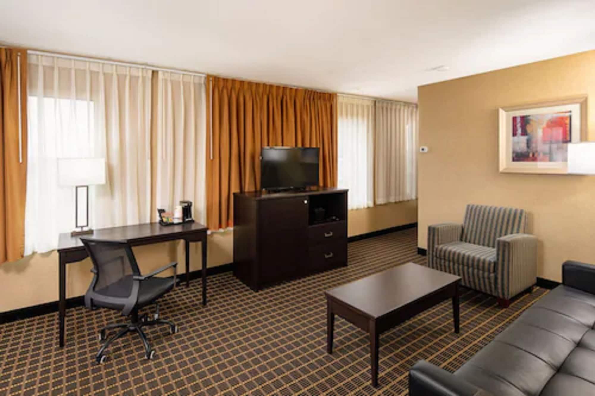 Quality Inn & Suites Downtown Виндзор Экстерьер фото