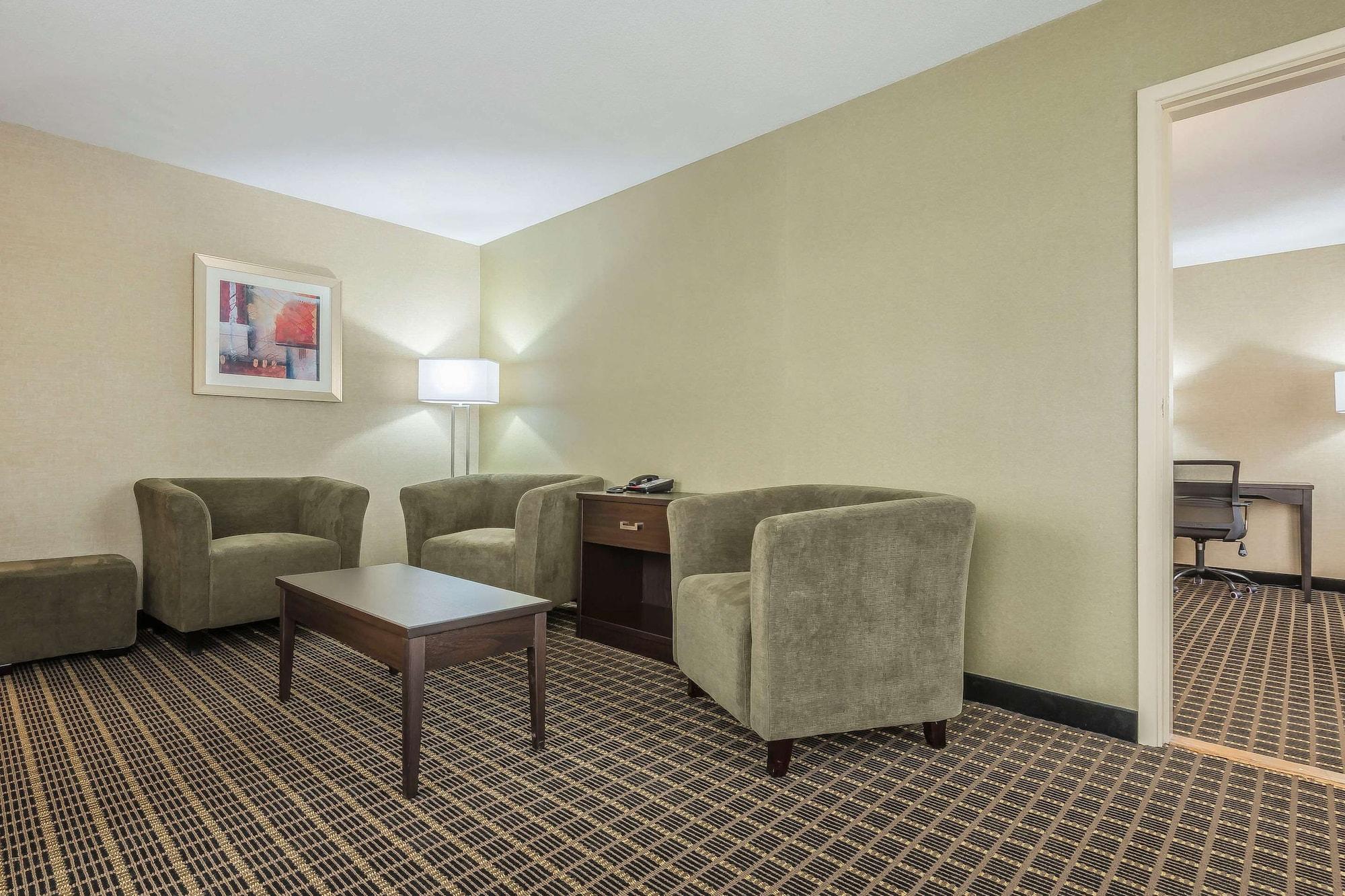 Quality Inn & Suites Downtown Виндзор Экстерьер фото