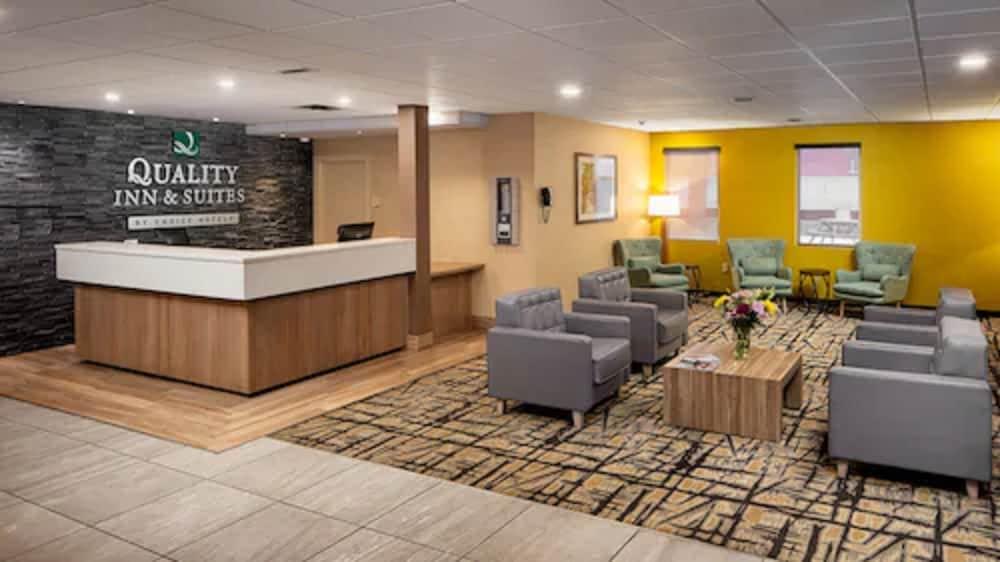 Quality Inn & Suites Downtown Виндзор Экстерьер фото