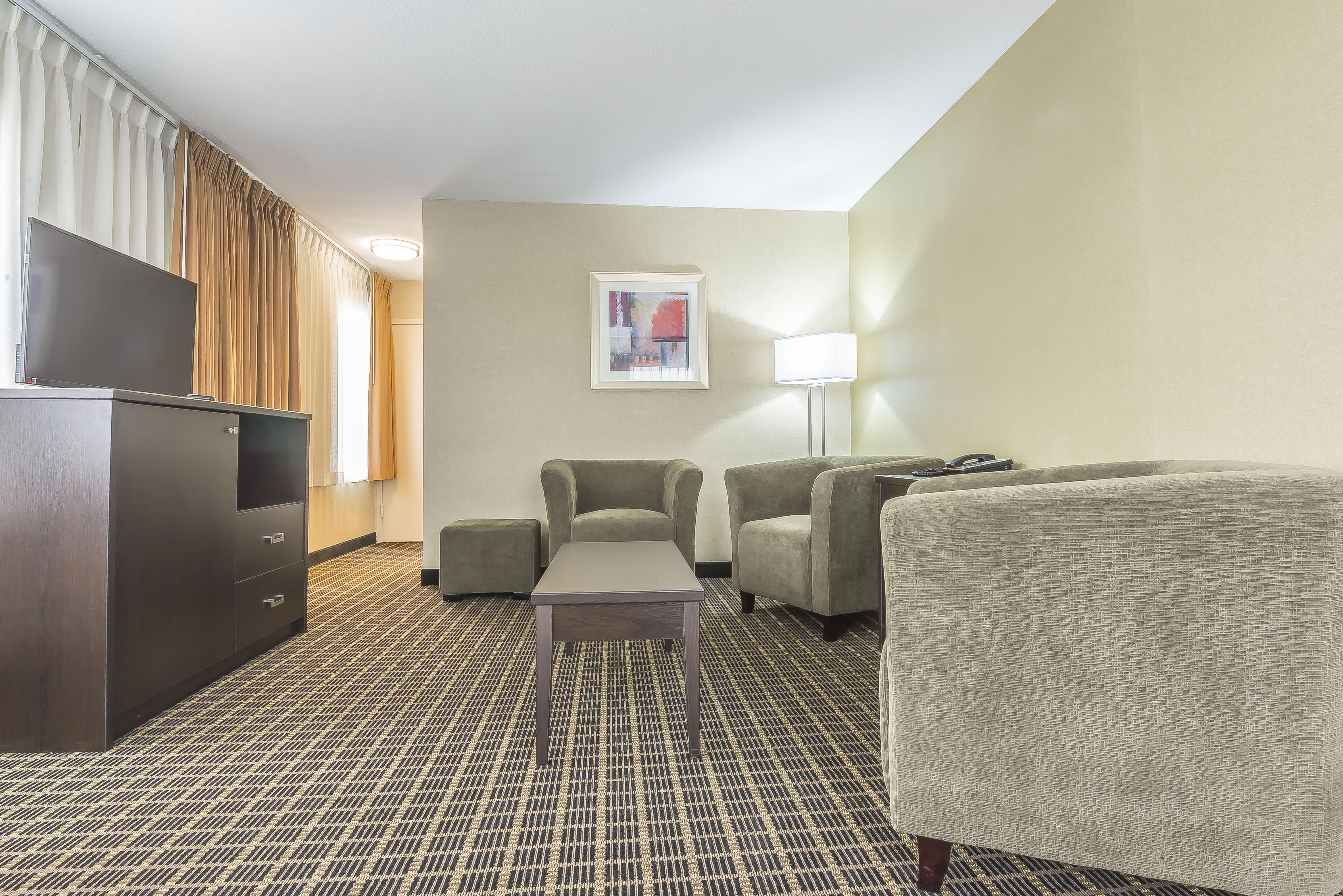 Quality Inn & Suites Downtown Виндзор Экстерьер фото