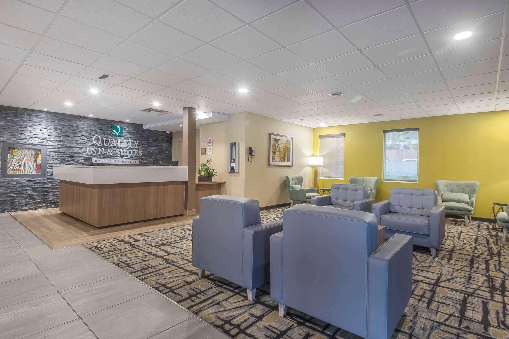 Quality Inn & Suites Downtown Виндзор Экстерьер фото