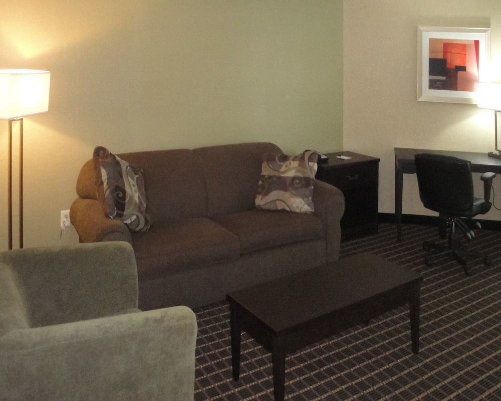 Quality Inn & Suites Downtown Виндзор Экстерьер фото