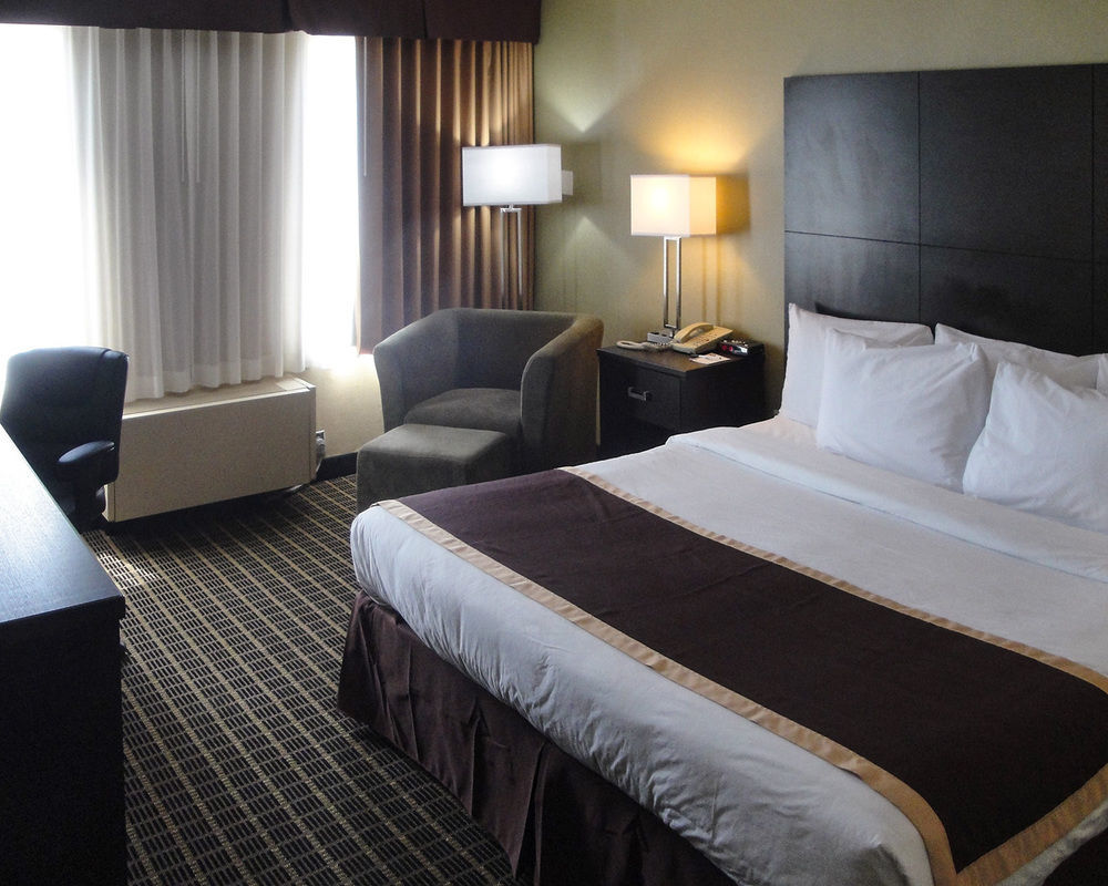 Quality Inn & Suites Downtown Виндзор Экстерьер фото