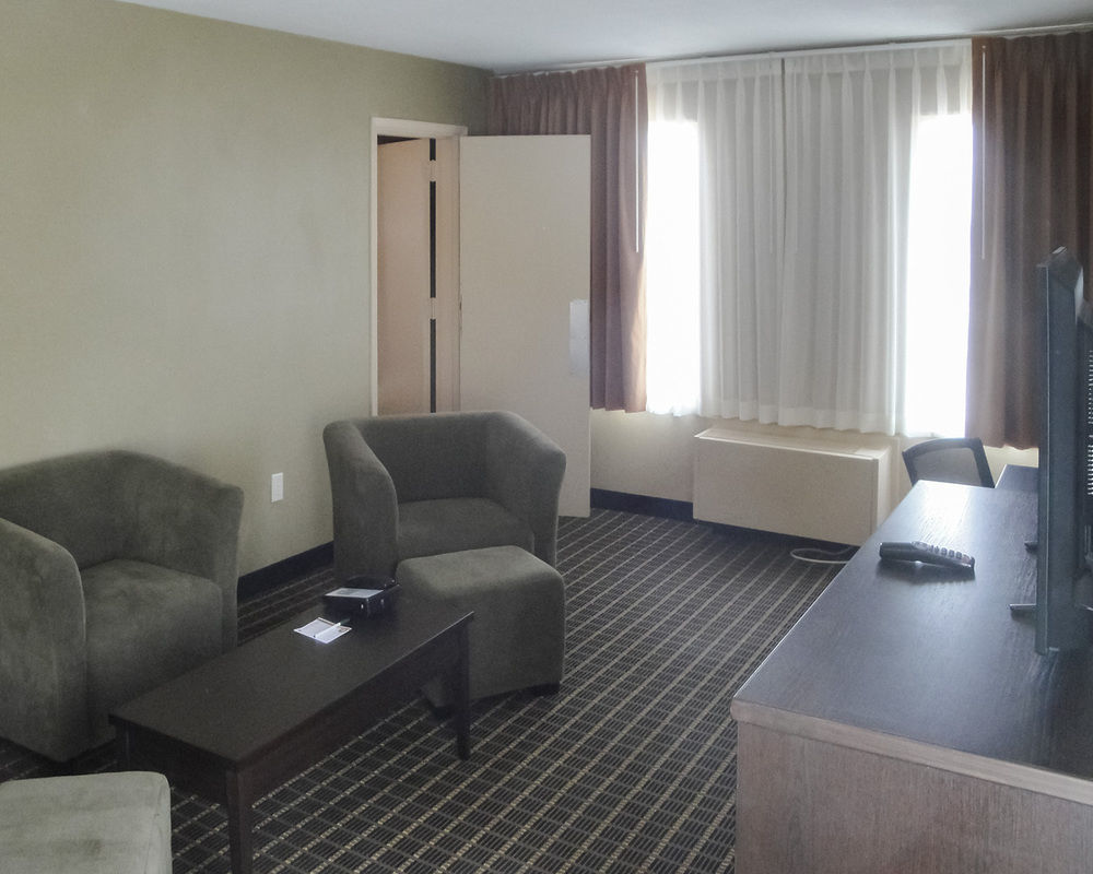 Quality Inn & Suites Downtown Виндзор Экстерьер фото
