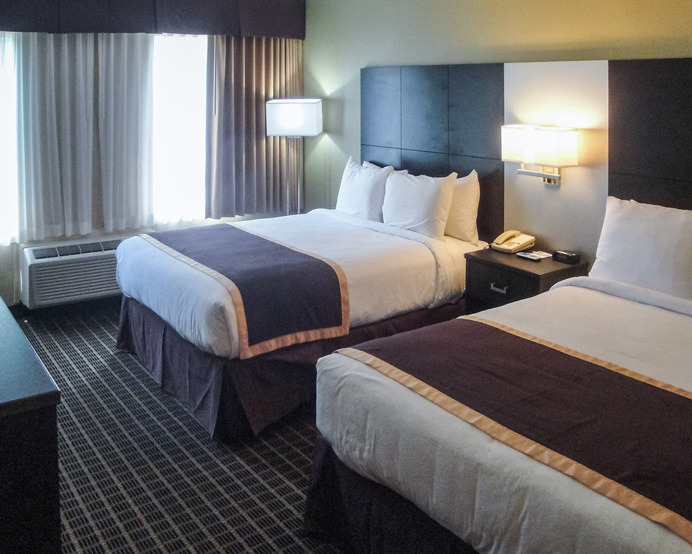 Quality Inn & Suites Downtown Виндзор Экстерьер фото