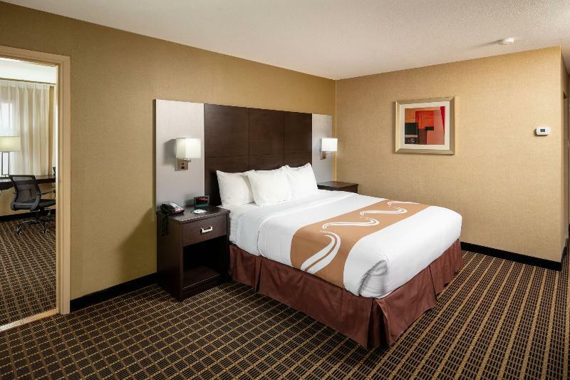 Quality Inn & Suites Downtown Виндзор Экстерьер фото